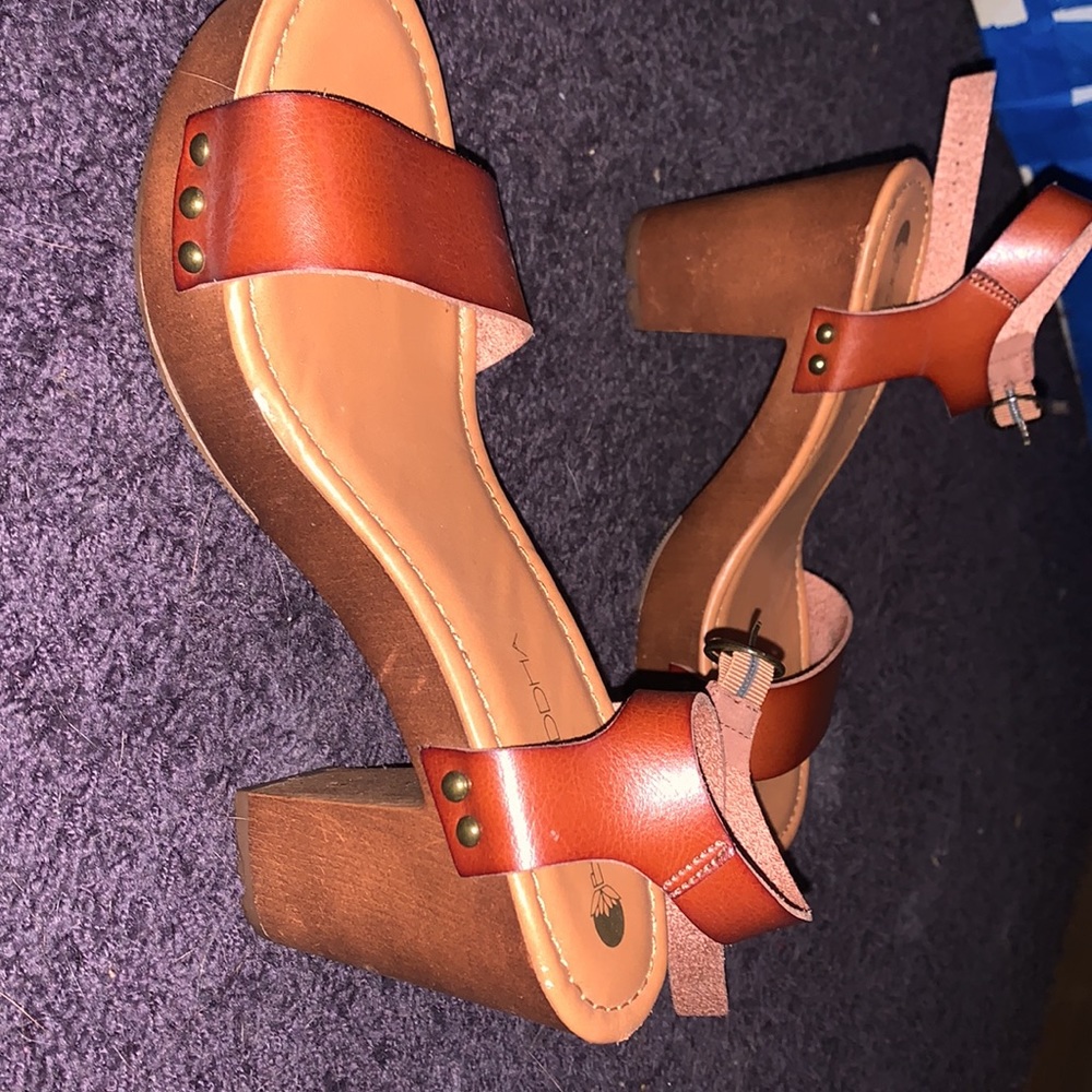 Super cute heels!! Never worn!!